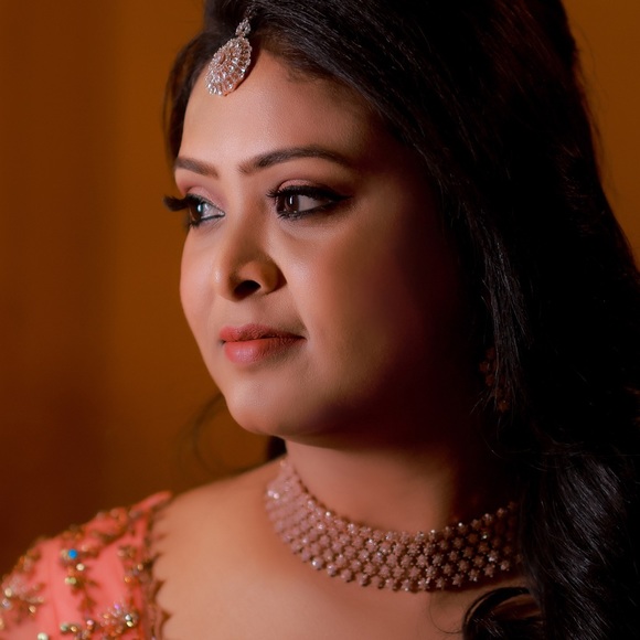 It’s is full set of ornaments that include necklaces,earning,and a hanging ston - Picture 2 of 2